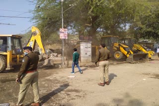 Vegetable vendors protest against encroachment in Bhandar in Datia