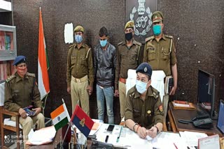 पुलिस की गिरफ्त में आरोपी.