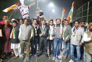 Congress workers burnt effigy of SSP Dr M Tamil Vanan in Jamshedpur