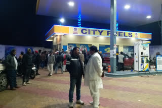 firing at petrol pump in dhanbad