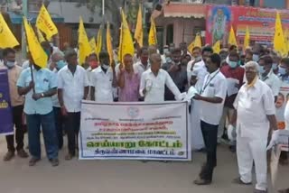 higway road workers protest in vellore