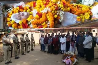 SHANTANU MOHAPATRAS LAST RITES PERFORMED AT SATYANAGAR CREMATION GROUND IN BHUBANESWAR