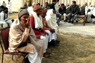 farmers protest outside greater noida authority