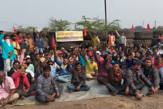 local youth's 7-day strike to demand jobs in dhanbad