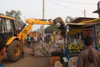 Clearance of small shops on footpath near Muddebihala bustand