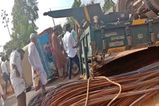 Tractor over turned in Koppal Hanumasagar