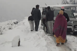 life-not-on-track-even-after-three-days-of-snowfall-in-chamba