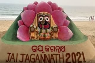 Sudarshan Pattnaik wows New Year revelers with sand sculpture