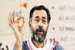 yogendra-yadav-during-farmers-movement-