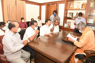 ttd employees meet with minister peddireddy