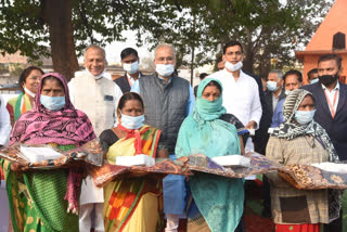 CM Bhupesh Baghel meets workers in Durg on New Year