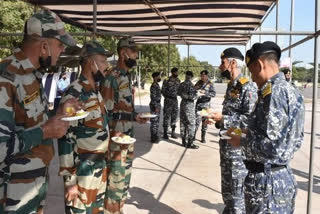 navy-chief-visits-ins-dwarka-reviews-security-aspects