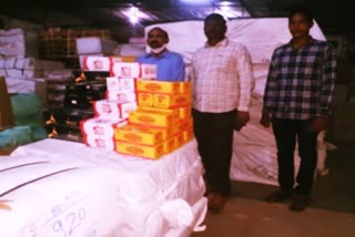 Huge dump of foreign cigarettes costs Rs.3.50 crore has seized in Vijayawada  ரூ.3.50 கோடி மதிப்பிலான வெளிநாட்டு சிகரெட் பறிமுதல்  விஜயவாடாவில் ரூ.3.50 கோடி மதிப்பிலான வெளிநாட்டு சிகரெட் பறிமுதல்  Seizure of foreign cigarettes worth Rs 3.50 crore  Foreign cigarettes worth Rs 3.50 crore seized in Vijayawada  வெளிநாட்டு சிகரெட் பறிமுதல்  Seizure of foreign cigarettes