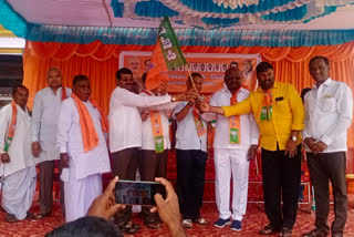 Congress leaders joined BJP in Lingasuguru