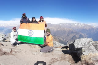 Manisha Rajput hoisted the indian flag, hoisted the indian flag on Tungnath Peaks, Tungnath and Chandrashila Peaks, Tungnath and Chandrashila Peak in uttrakhand, पर्वतारोही मनीषा राजपूत, चंद्रशिला चोटी पर फहराया तिरंगा, पहली महिला पर्वतारोही