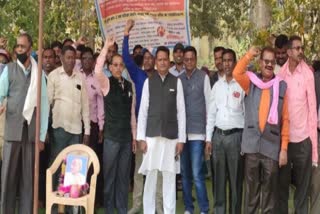 Former district panchayat president standed in support of Panchayat Secretaries