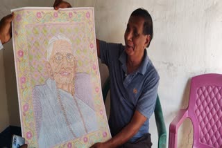 lalit-dubey-made-painting-of-pm-modi-mother-by-writing-ram-name-in-kanker