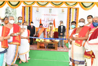 governor visits yadadri temple