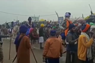 Farmers took out city kirtan on new year in singhu border