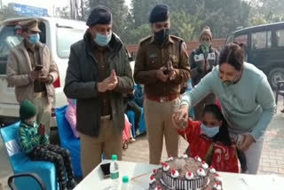 ghaziabad police celebrated new year 2021 with small kids