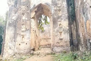 fort-of-the-glorious-chero-dynasty-is-in-bad-condition-in-palamu