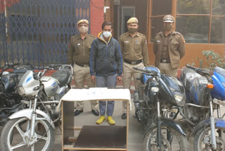 okhla police arrested auto driver for bike theft