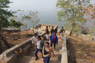 tourists reaching Sigorgarh Fort