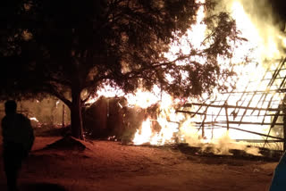 The accidental fire Four huts burned in Tumkur