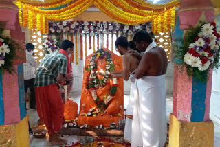 because  sankata chaturdhi  Narrow Ganapati temples in peddapelli  district