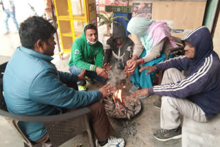 Delhi's harsh winter forced people to sit in front of fire