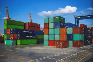 Exports in December fall marginally by 0.8%, trade deficit widens