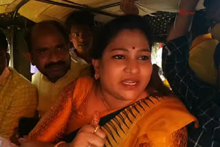 Police intercepted TDP leader Anita in ramathertham