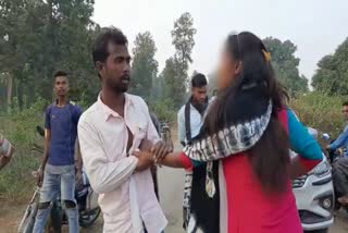 girl beat an eve teaser on road