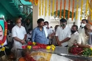 Celebrity tributes to   MLC Challa Ramakrishnareddy  in Avuku