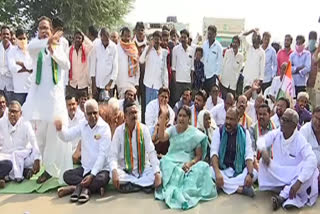 congress protest for farmers in adilabad