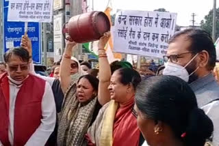 Women congress protest in bhopal against inflation