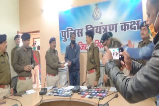 Police recovered stolen mobiles in Singrauli