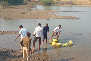 Bomb found in lake at Ahmedpu