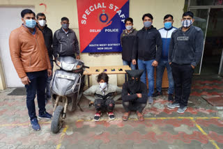 south west delhi special staff team arrested two snatchers