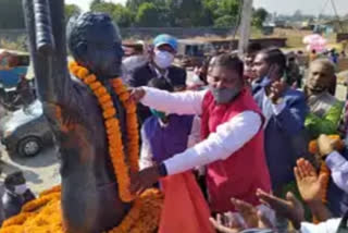 union minister arjun munda unveiled statue of jaipal singh munda in ranchi