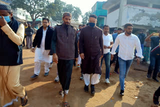 Owaisi visits Bengal, holds meeting with religious leader