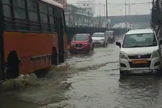 people of delhi are facing problem of cold and water logging