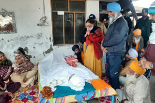 Indira Hridayesh reached to meet the family of farmer who committed suicide