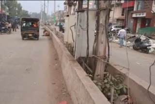 Allegations of corruption construction of dividers in Bareilly of Raisen