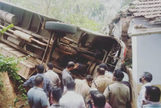 Private bus accident in mangaluru six died on spot many injured