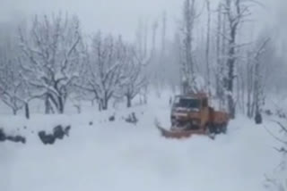 people are in trouble due to snowfall in kulgam