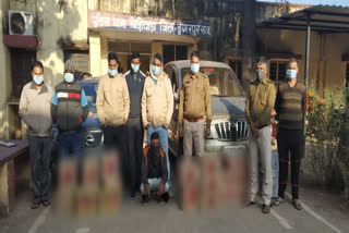 कारों से अवैध शराब बरामद, Illegal liquor recovered from cars