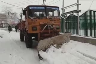 clear snow from most roads of town