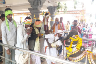 Adivasis visited Isgam Swami Shivamallanna  in kumurambheem district