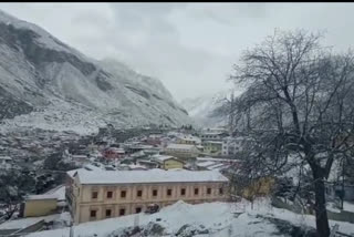 Snowfall occurred at altitude peaks including Badrinath